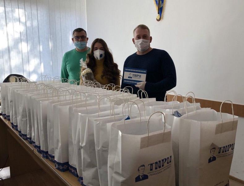 Великодні пакунки